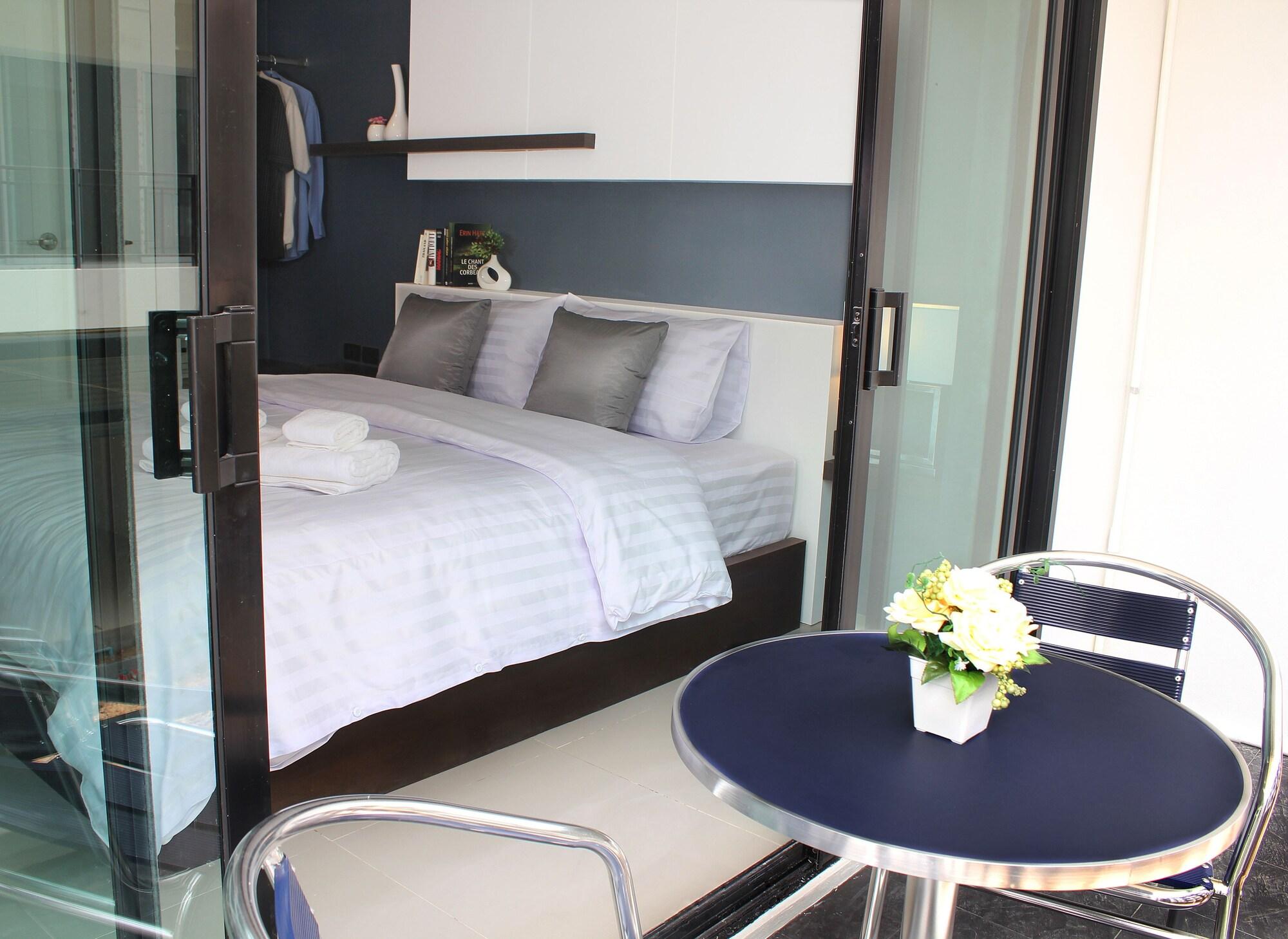 The Artist House Hotel Patong Exterior photo