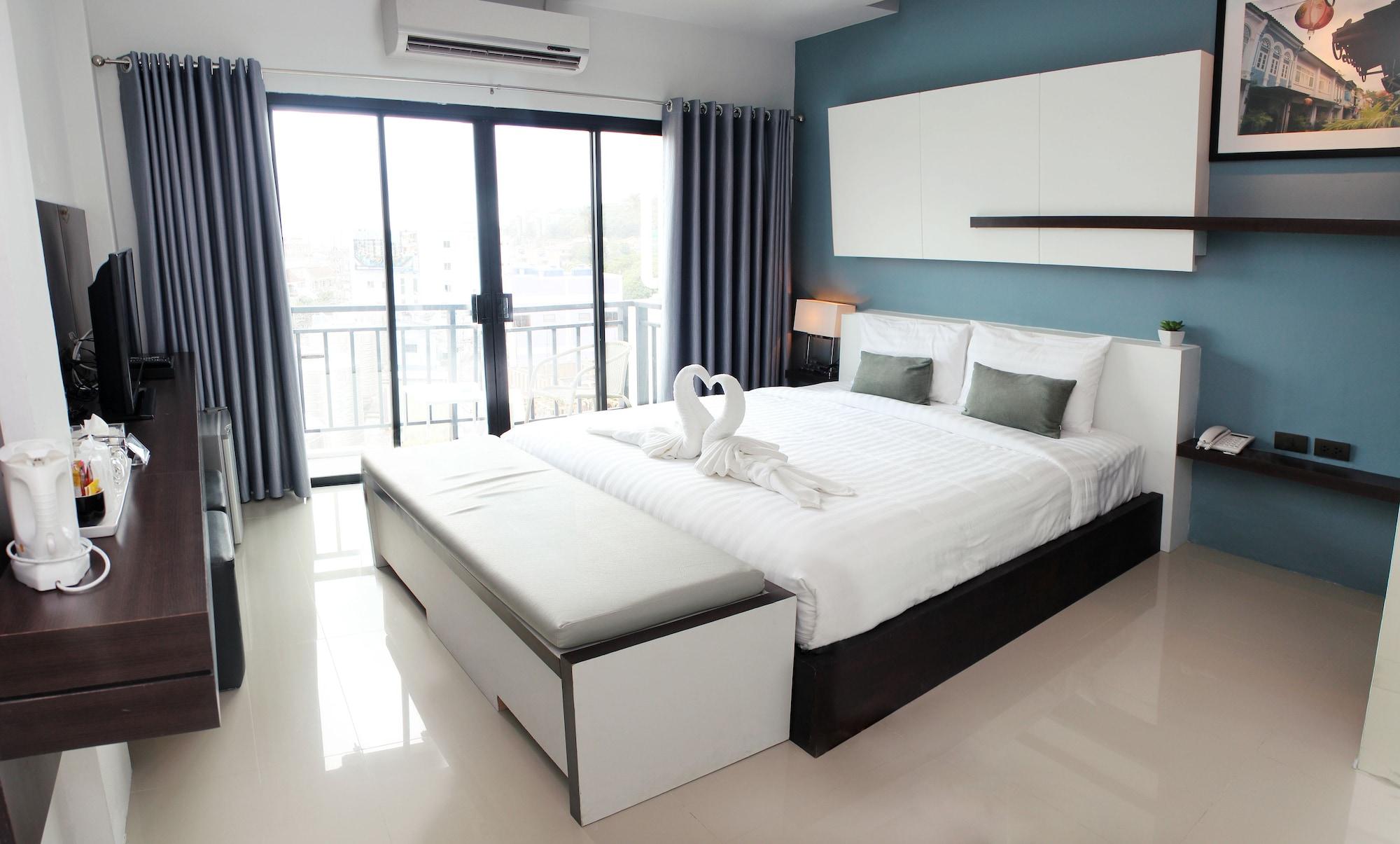 The Artist House Hotel Patong Exterior photo
