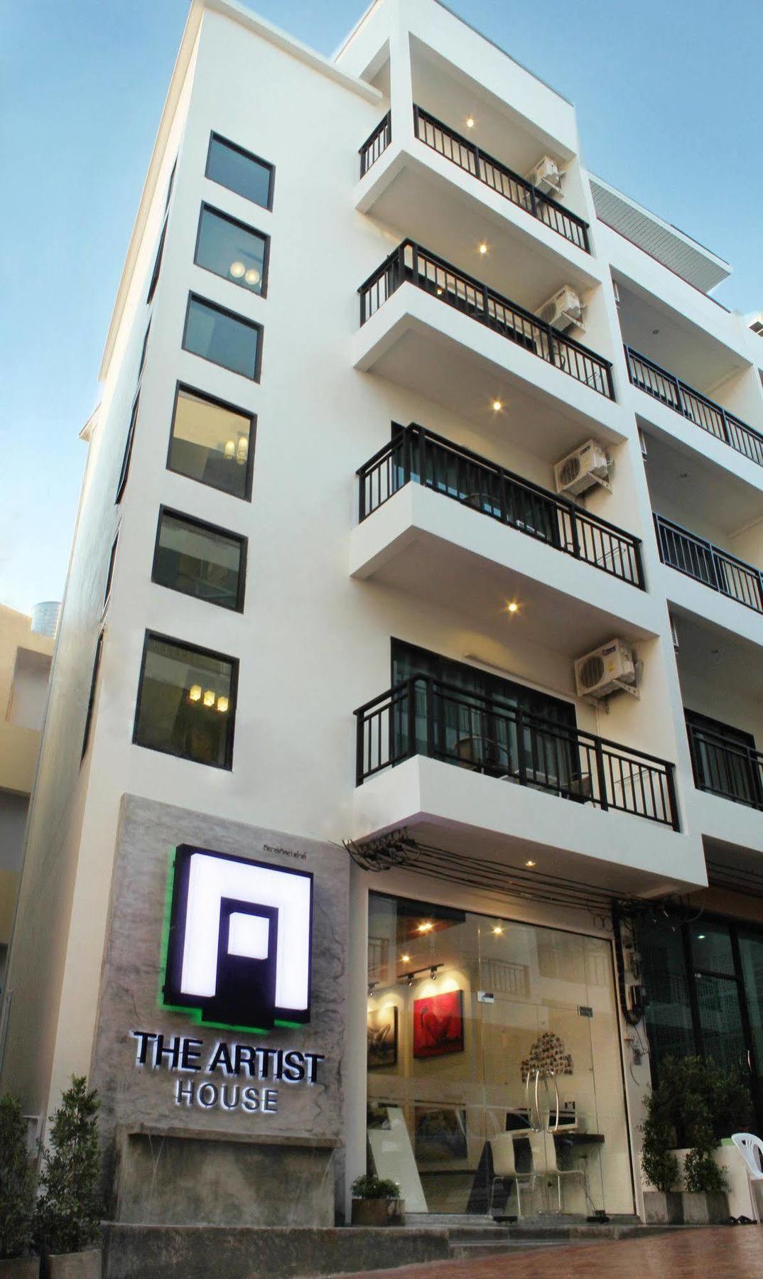 The Artist House Hotel Patong Exterior photo